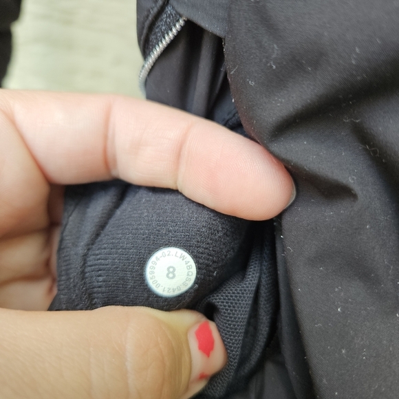 Lululemon black Lightweight Relaxed-Fit Down Jacket size 8 - Picture 5 of 10